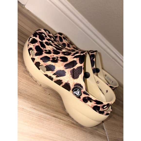 CROCS Shoes - CROCS Women's Size 6 CLASSIC PLATFORM ANIMAL REMIX CLOG 207844-2Y4